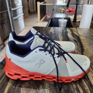 Men’s on running tennis shoes